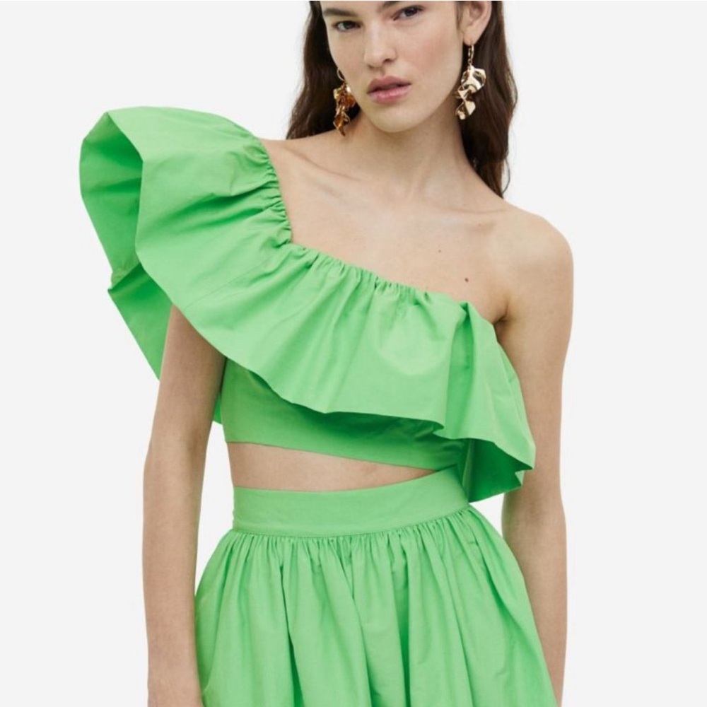 HM Flounced One-shoulder Top + Flared Skirt Set